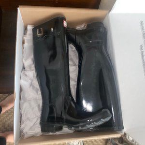 Size 5 Black Hunter Boots WITH grey knitted hunter socks